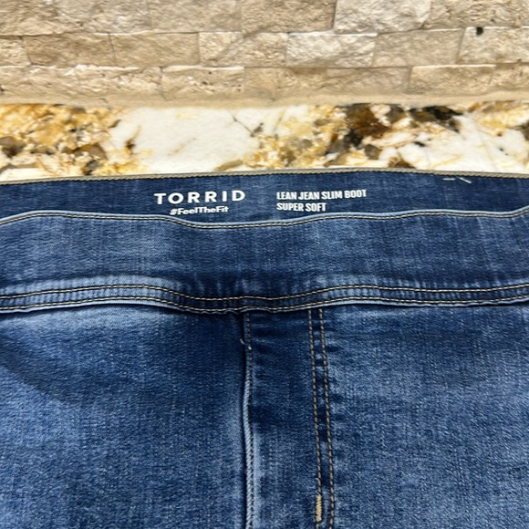 Torrid Med Wash Distressed Lean Jean Slim Boot Jeans - Picture 2 of 8